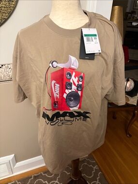 New w tags Nike Graphic Tee with Red Speaker Print - Tan XL loose fit